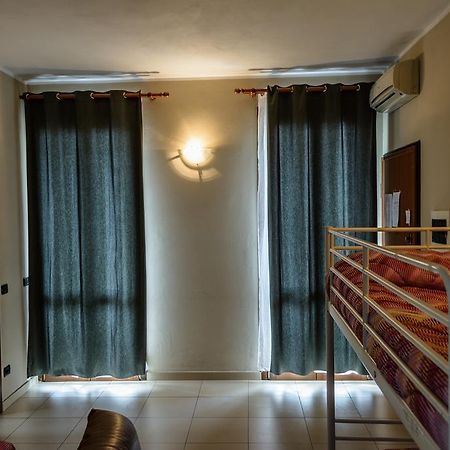 Bed And Breakfast Linate 페스키에라 보로메오 외부 사진