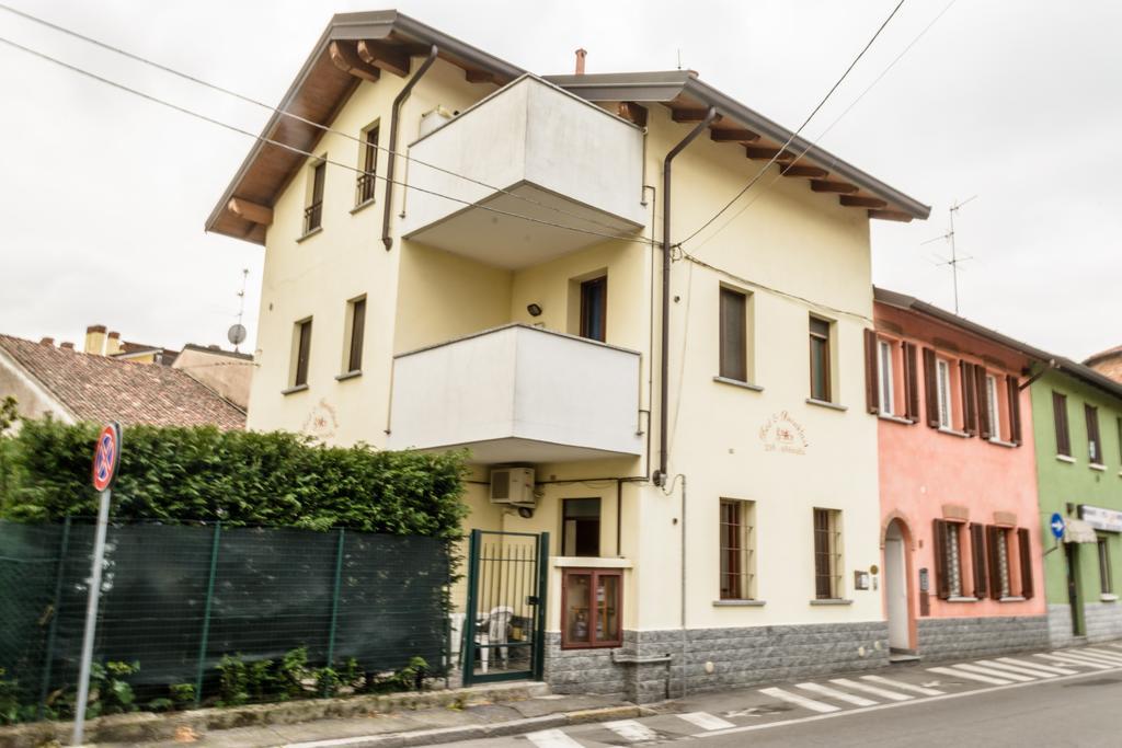 Bed And Breakfast Linate 페스키에라 보로메오 외부 사진