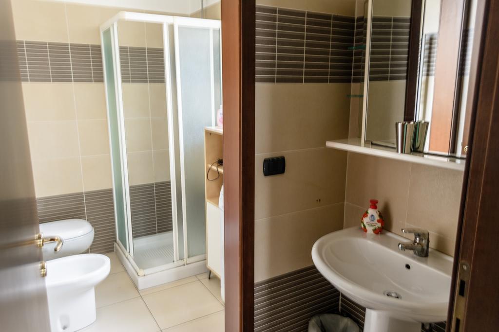Bed And Breakfast Linate 페스키에라 보로메오 외부 사진